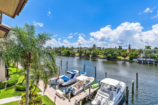 210 Captains Walk