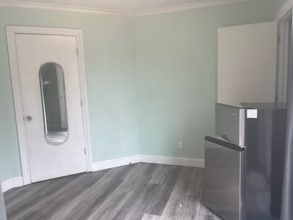 1221 Beacon Ave in San Mateo, CA - Building Photo - Building Photo