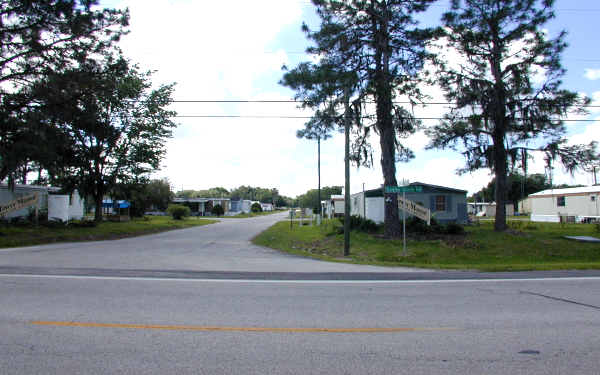 Tower Manor Mobile Home Park in Auburndale, FL - Foto de edificio