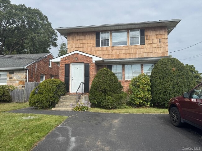 6 Tredwell Ave in Syosset, NY - Building Photo - Building Photo