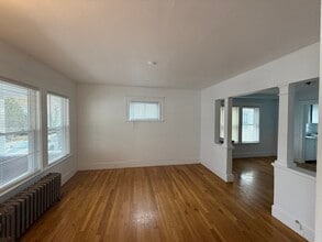 137 Mills St, Unit #1 in Malden, MA - Building Photo - Building Photo