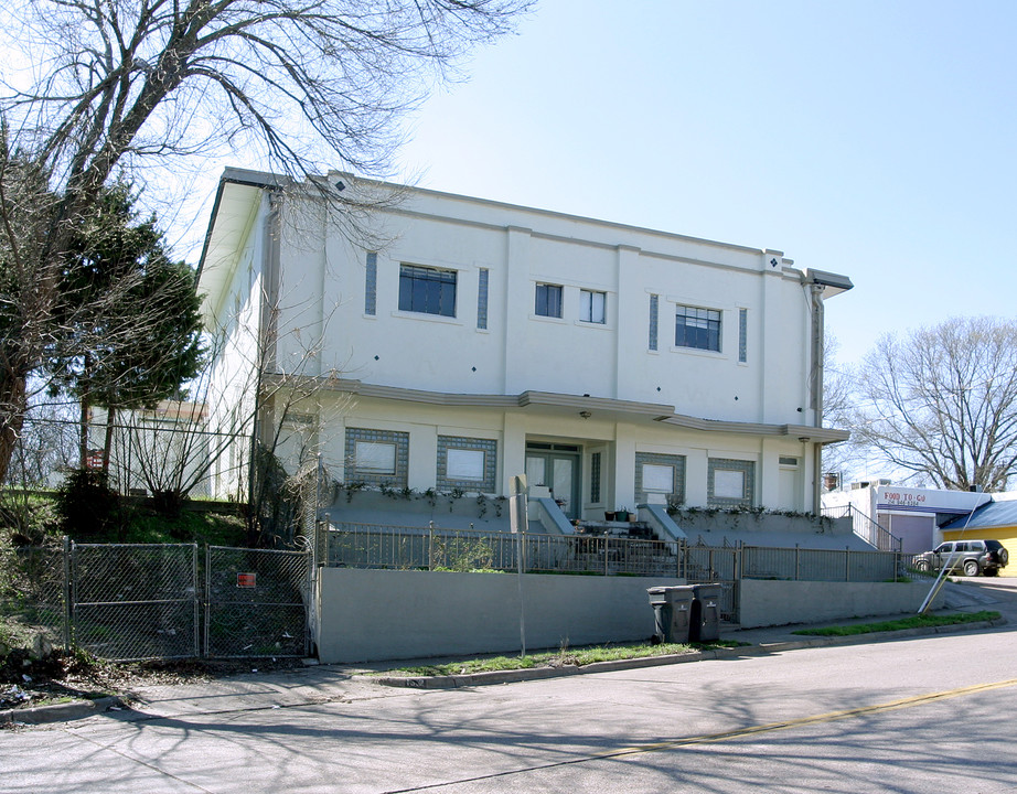 1312 W Clarendon Dr in Dallas, TX - Building Photo