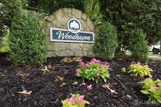 505 Woodhaven Dr in Edison, NJ - Building Photo - Building Photo