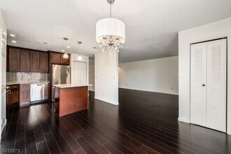 11 Colton Cir in West Orange, NJ - Building Photo - Building Photo