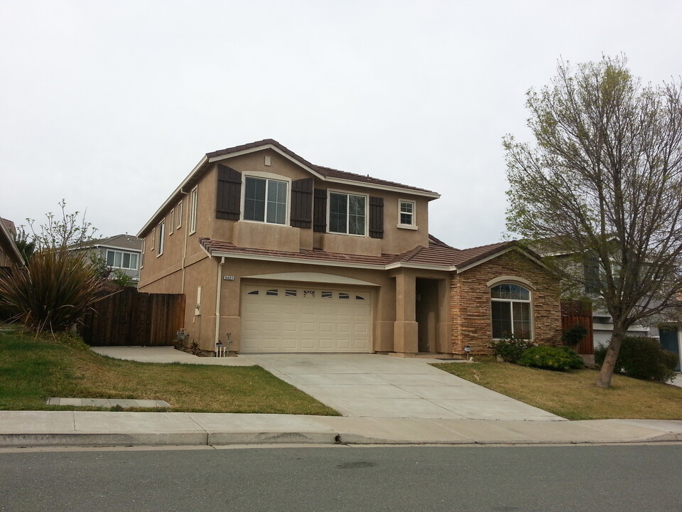 5421 Prewett Ranch Dr in Antioch, CA - Foto de edificio