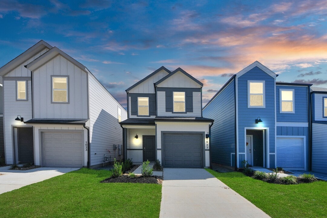 1027 Moon Drop Ln in Houston, TX - Building Photo