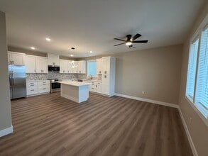 2121 Carr Rd in Pasco, WA - Building Photo - Building Photo