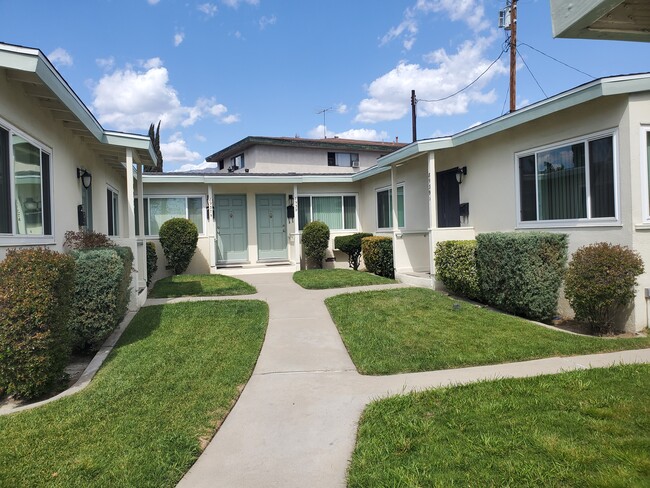 8941 E Greenwood Ave in San Gabriel, CA - Foto de edificio - Building Photo