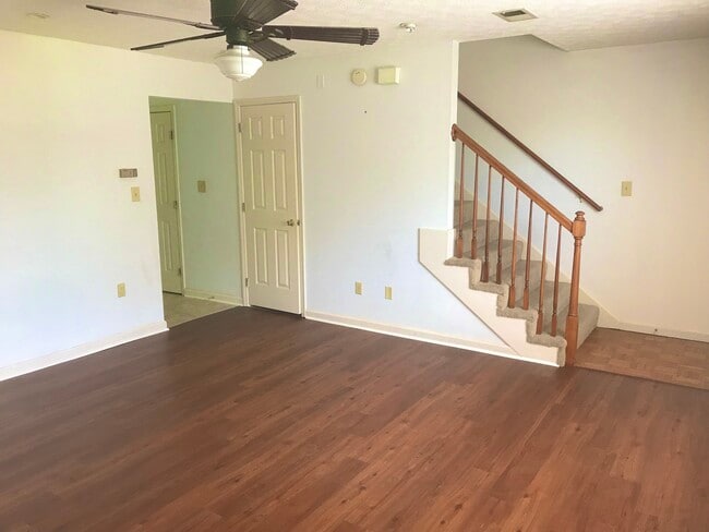 400 Wabarto Way in Nicholasville, KY - Foto de edificio - Building Photo