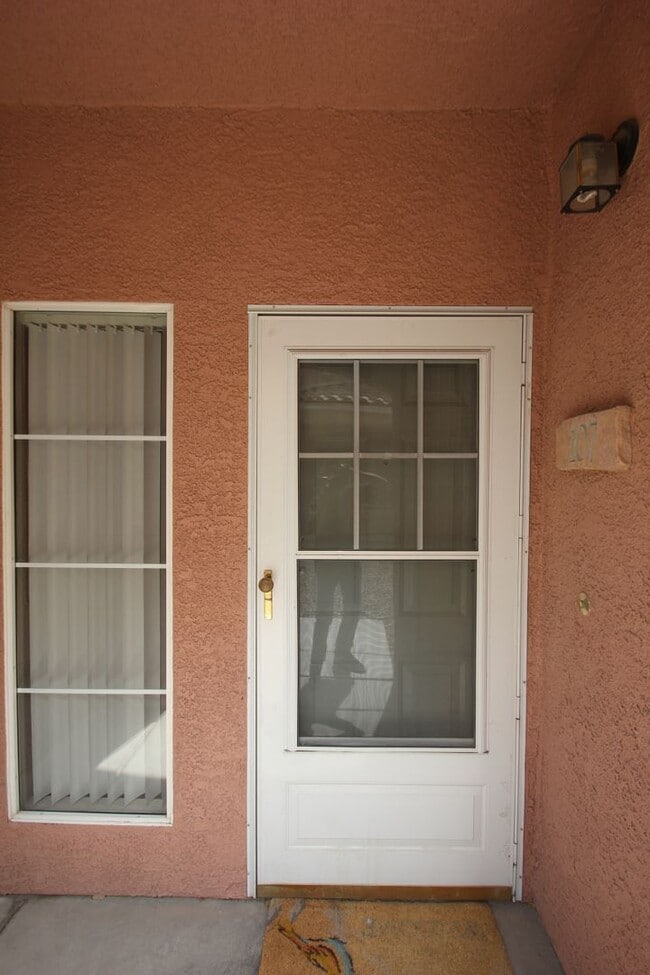 10525 Autumn Pine Ave in Las Vegas, NV - Building Photo - Building Photo