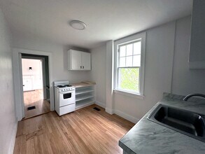 111 Amity St, Unit Apt. 1 in Amherst, MA - Building Photo - Building Photo