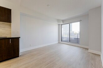 1-311 De Boers Dr in Toronto, ON - Building Photo - Building Photo