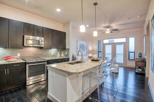 2098 Smith St in Houston, TX - Building Photo