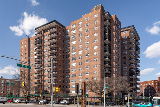 The Continental in Forest Hills, NY - Foto de edificio - Building Photo