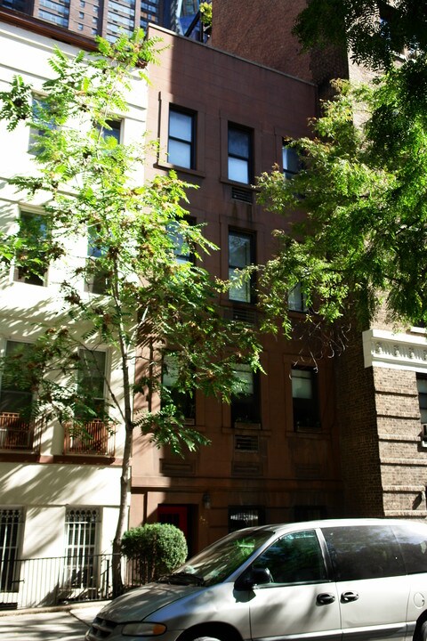 327 W 55th St in New York, NY - Building Photo