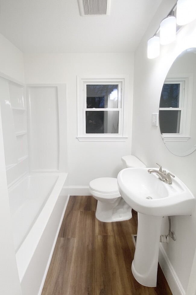 1201 Highland Ave, Unit A in Greensboro, NC - Foto de edificio - Building Photo