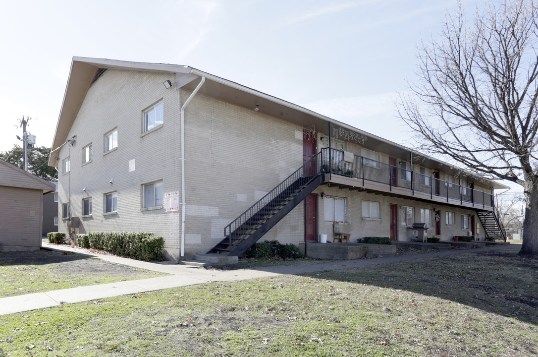 Parkwood Apartments in Garland, TX - Building Photo