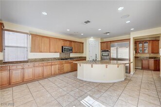 2846 Bronzino Ct, Unit 103 in Henderson, NV - Building Photo - Building Photo