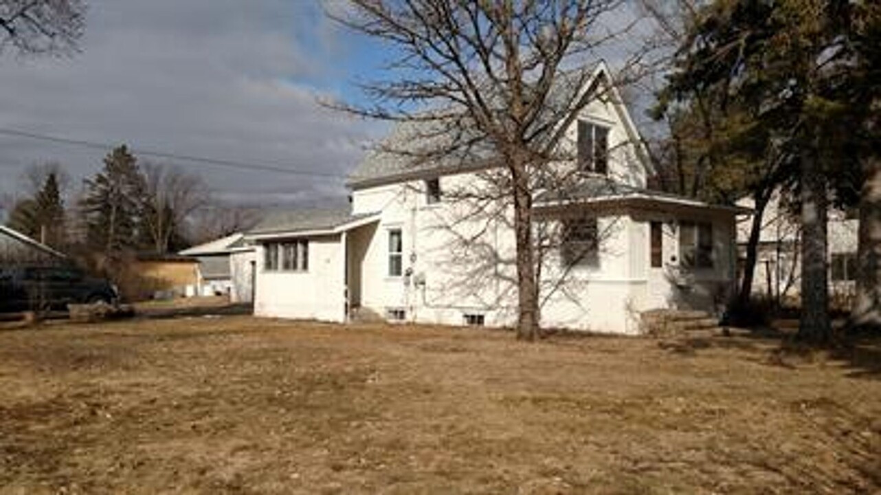 619 14 St NW in Bemidji, MN - Building Photo