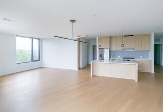 57 Quincy Shore Dr, Unit 614 in Quincy, MA - Foto de edificio - Building Photo