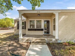 2712 Mission St in Fort Worth, TX - Foto de edificio - Building Photo