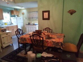 74 W Hoffman Ave in Babylon, NY - Building Photo - Building Photo