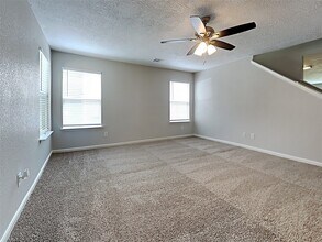 19023 Remington Park Dr in Houston, TX - Foto de edificio - Building Photo