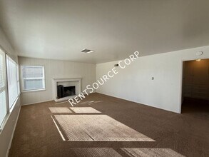 44415 Lowtree Ave in Lancaster, CA - Building Photo - Building Photo