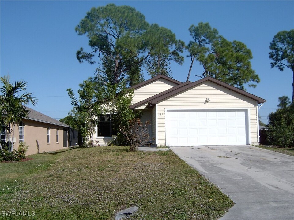 839 108th Ave N in Naples, FL - Building Photo