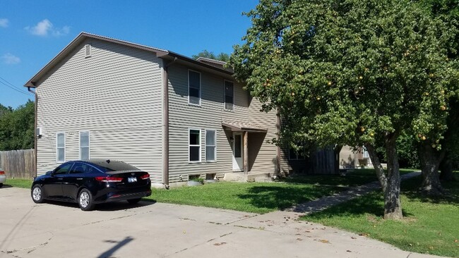 8510 W Maple St in Wichita, KS - Building Photo - Building Photo