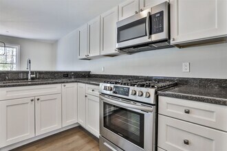 181 Knollwood Way in Manchester, NH - Building Photo - Building Photo