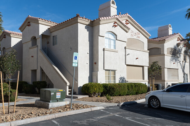 Echo Glenn Condominiums in Henderson, NV - Building Photo - Building Photo