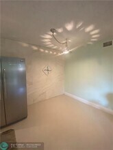 588 Trace Cir in Deerfield Beach, FL - Foto de edificio - Building Photo