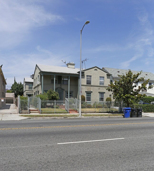 913 S Wilton Pl in Los Angeles, CA - Building Photo