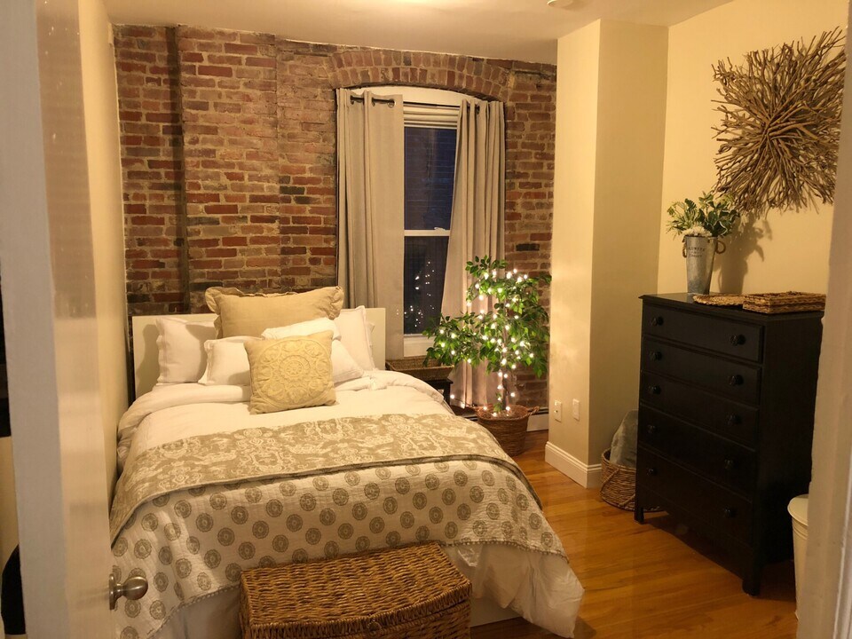 24 Fleet St, Unit 2 in Boston, MA - Foto de edificio