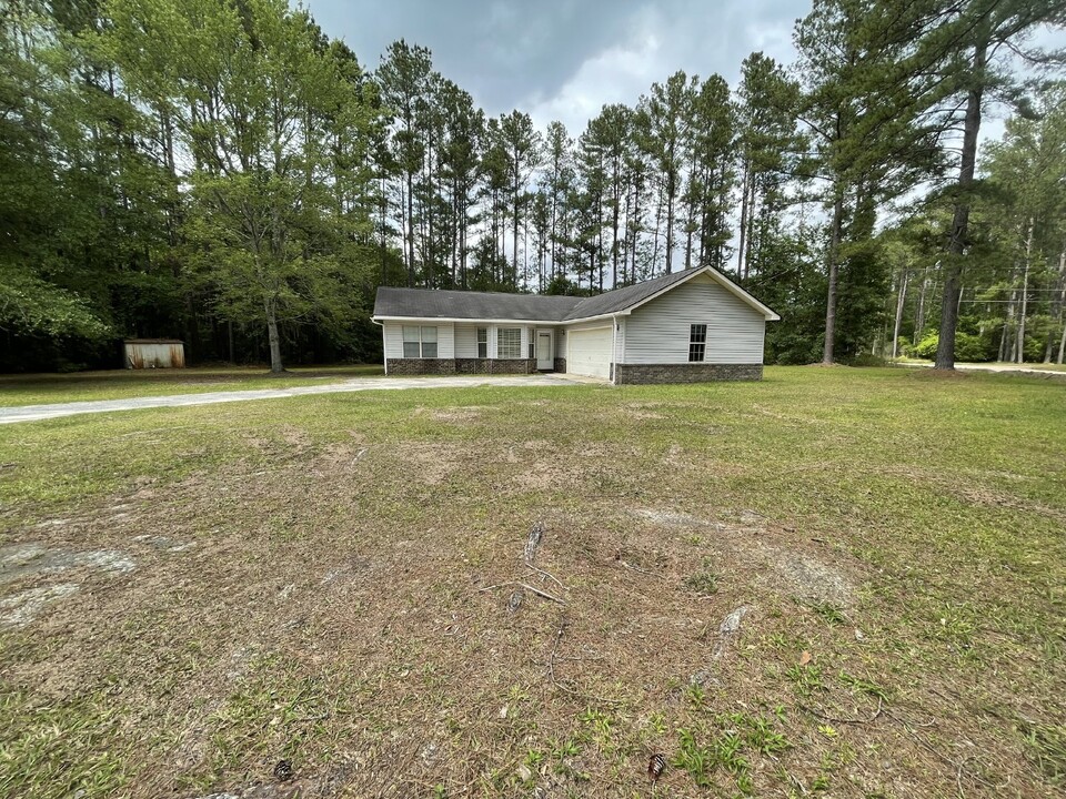 18 Rowe Way NE in Ludowici, GA - Building Photo