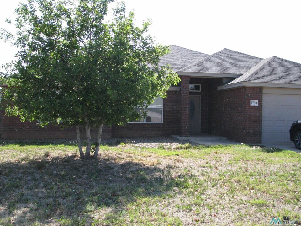 1709 Simmons St in Clovis, NM - Building Photo