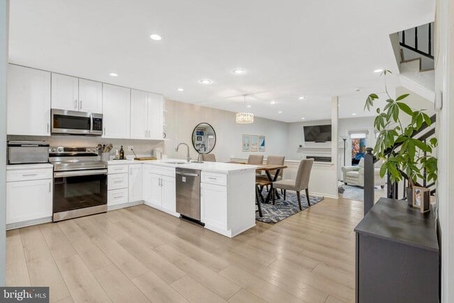 12552 Garland Tree Ct in Fairfax, VA - Building Photo - Building Photo