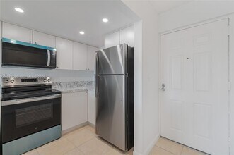 420 NW 12th Ave in Miami, FL - Building Photo - Building Photo