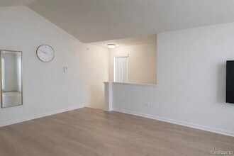 51843 E Pointe Ln in New Baltimore, MI - Building Photo - Building Photo