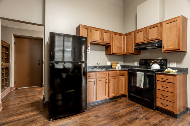 The Longfellow Senior Housing (62+) in Cleveland, OH - Foto de edificio - Interior Photo