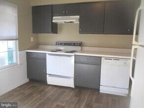21 Van Horn Pl in Southampton, PA - Building Photo - Building Photo