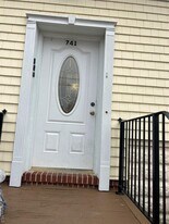 741 Clocks Blvd in Massapequa, NY - Building Photo