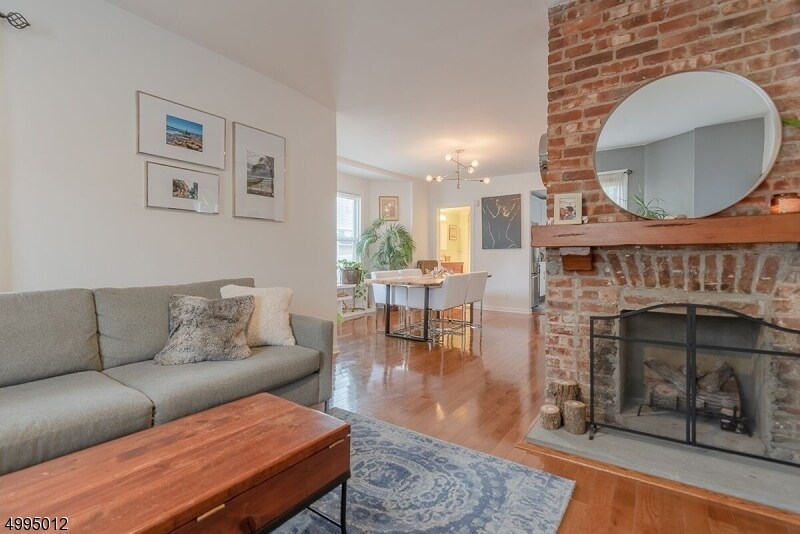 56 Forest St-Unit -q in Montclair, NJ - Building Photo