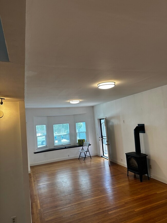 932 60th St, Unit 1 unit in Oakland, CA - Building Photo - Building Photo