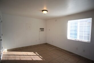 430 Crawford St in Bakersfield, CA - Building Photo - Building Photo