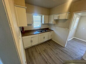 1727 NE 19th St in Oklahoma City, OK - Building Photo - Building Photo