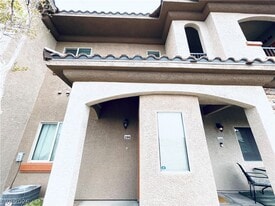 7701 W Robindale Rd in Las Vegas, NV - Building Photo