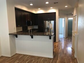 8753 Plaza Park Ln in San Diego, CA - Building Photo - Building Photo