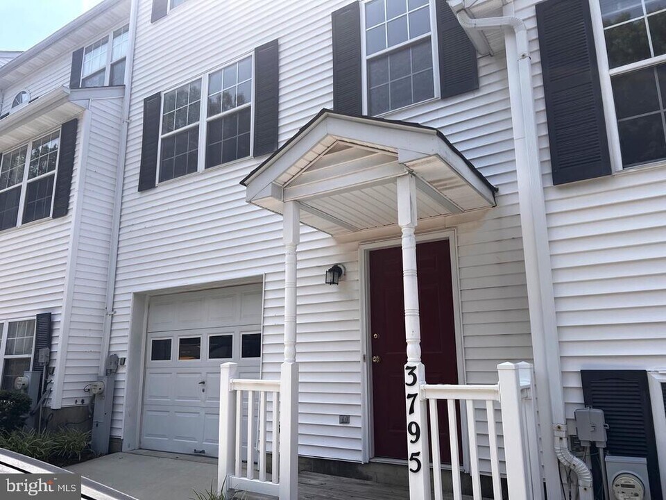 3795 Harbor Rd in Chesapeake Beach, MD - Building Photo